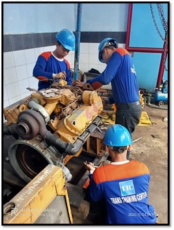 CAT 3208 V8 ENGINE OVERHAUL Image 2